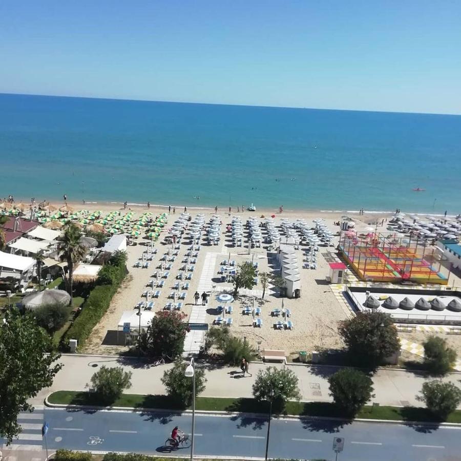 Hotel Boston Alba Adriatica Exterior foto