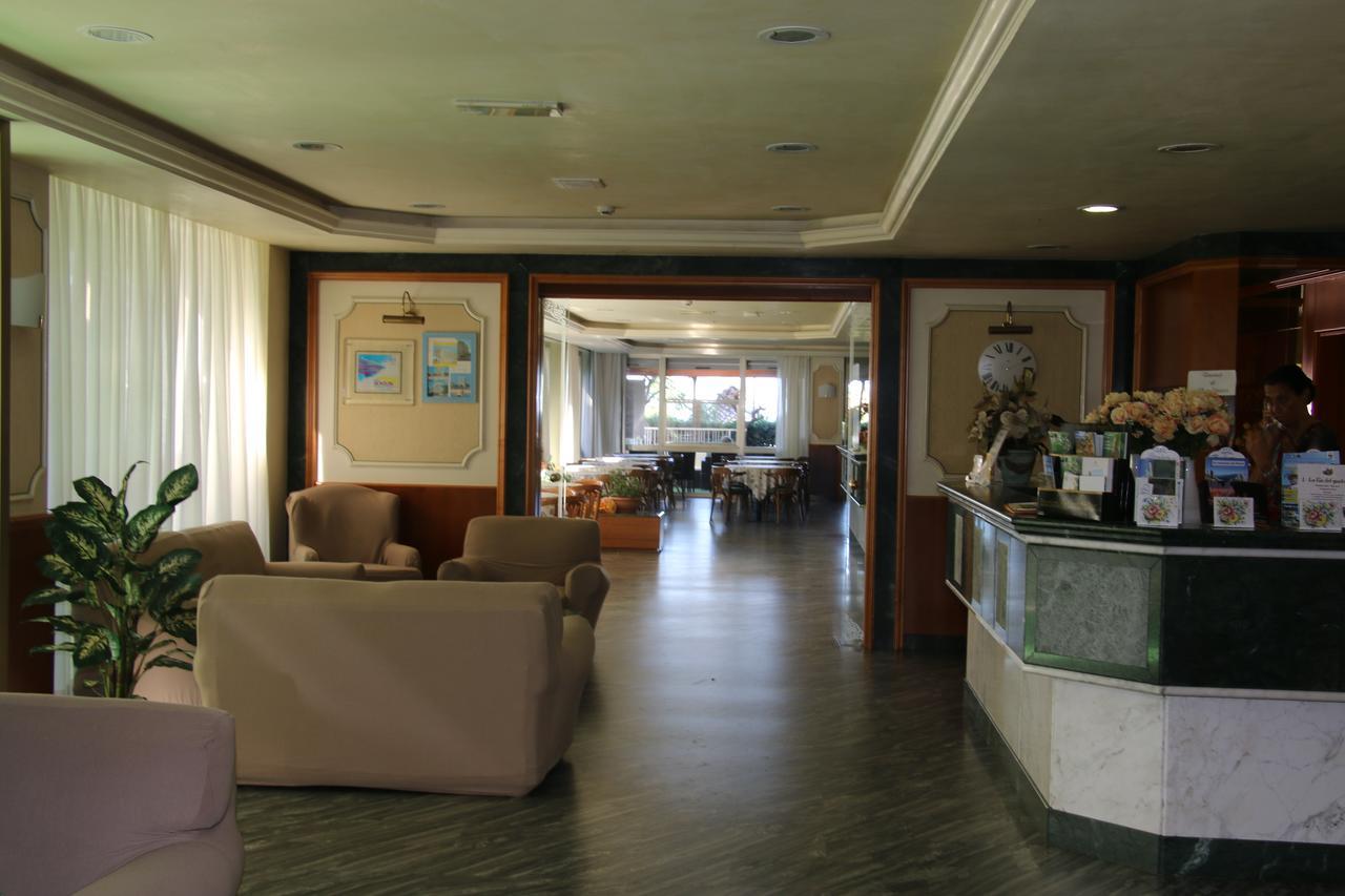 Hotel Boston Alba Adriatica Exterior foto